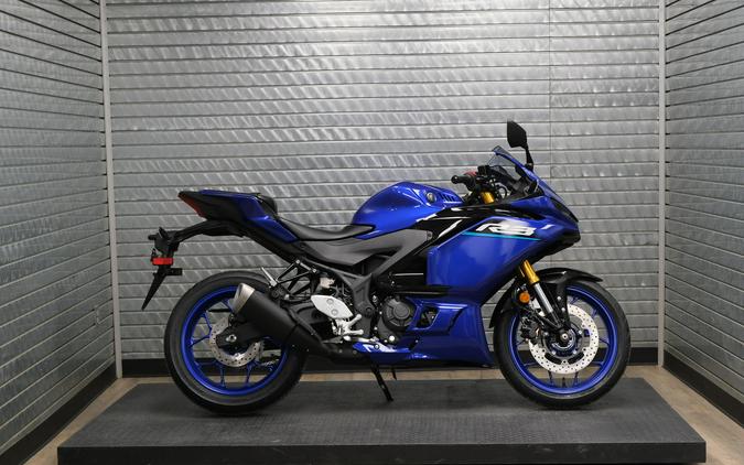 2026 YAMAHA YZFR3 ABS