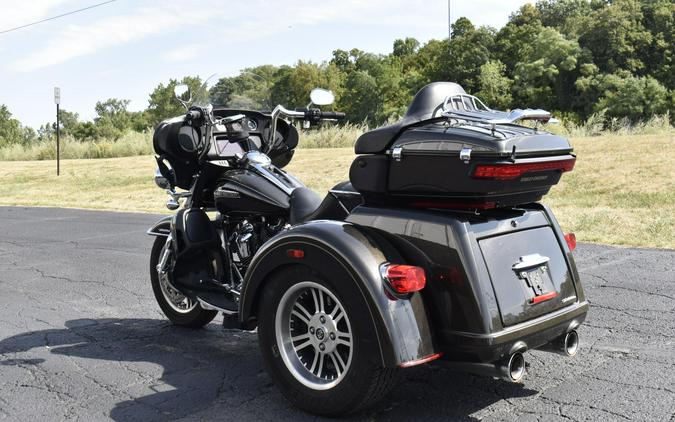 2020 Harley-Davidson Tri Glide Ultra River Rock Gray/Vivid Black