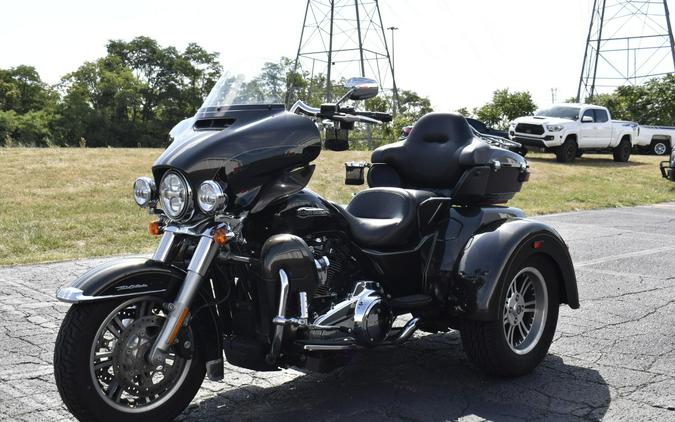 2020 Harley-Davidson Tri Glide Ultra River Rock Gray/Vivid Black