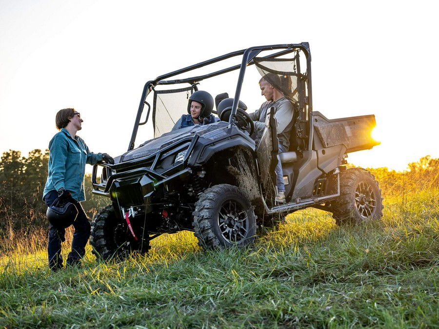 2023 Honda Pioneer 1000 Deluxe