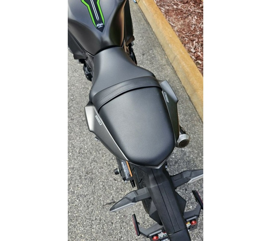 2024 Kawasaki Ninja 650 Metallic Matte Dark GrayMetallic Spark