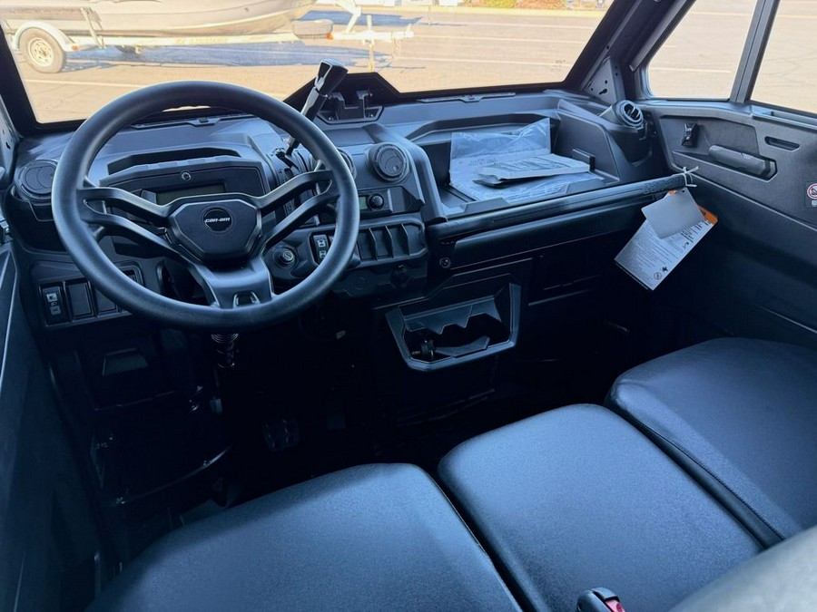 2026 Can-Am® Defender MAX DPS CAB HD10