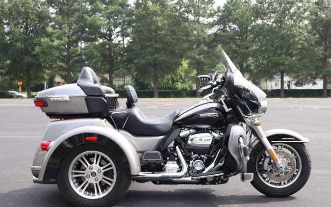 2017 Harley-Davidson® Tri Glide® Ultra Two-Tone Black Hills Gold/Black Quartz