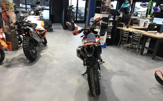 2024 KTM 690 SMC R