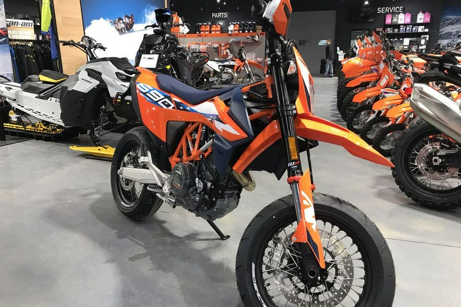 2024 KTM 690 SMC R