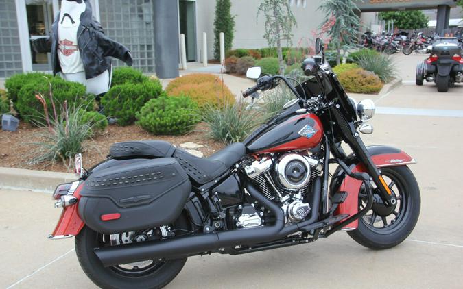 2025 Harley-Davidson Heritage Classic Whiskey Fire / Vivid Black w/Cast Wheels