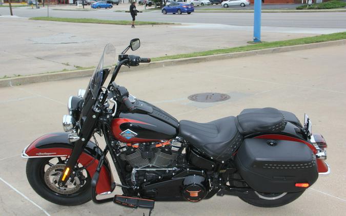 2025 Harley-Davidson Heritage Classic Whiskey Fire / Vivid Black w/Cast Wheels