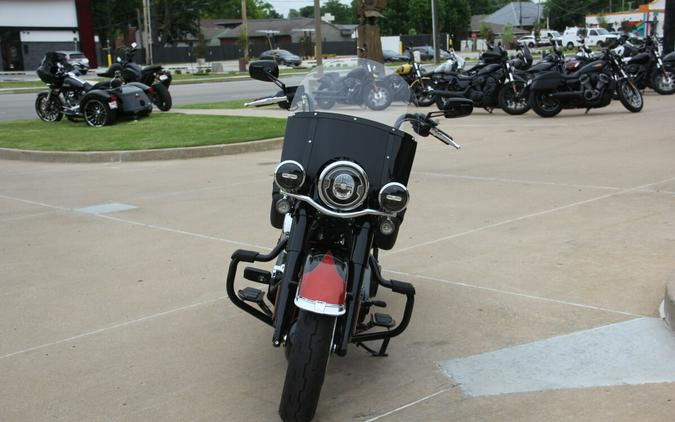 2025 Harley-Davidson Heritage Classic Whiskey Fire / Vivid Black w/Cast Wheels