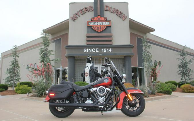 2025 Harley-Davidson Heritage Classic Whiskey Fire / Vivid Black w/Cast Wheels