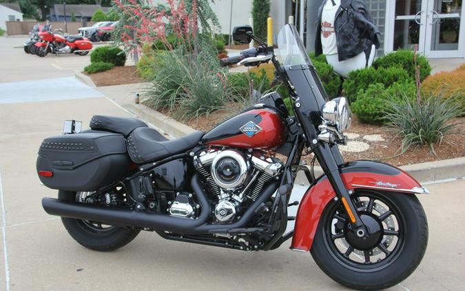 2025 Harley-Davidson Heritage Classic Whiskey Fire / Vivid Black w/Cast Wheels