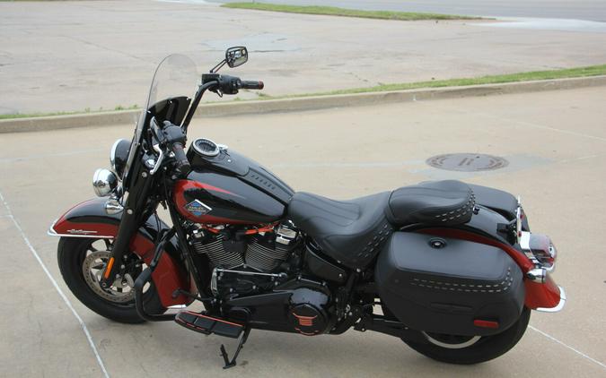 2025 Harley-Davidson Heritage Classic Whiskey Fire / Vivid Black w/Cast Wheels