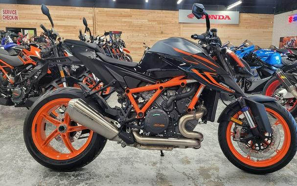 2022 KTM 1290 Super Duke R Evo Review [17 Track + Street Fast Facts]