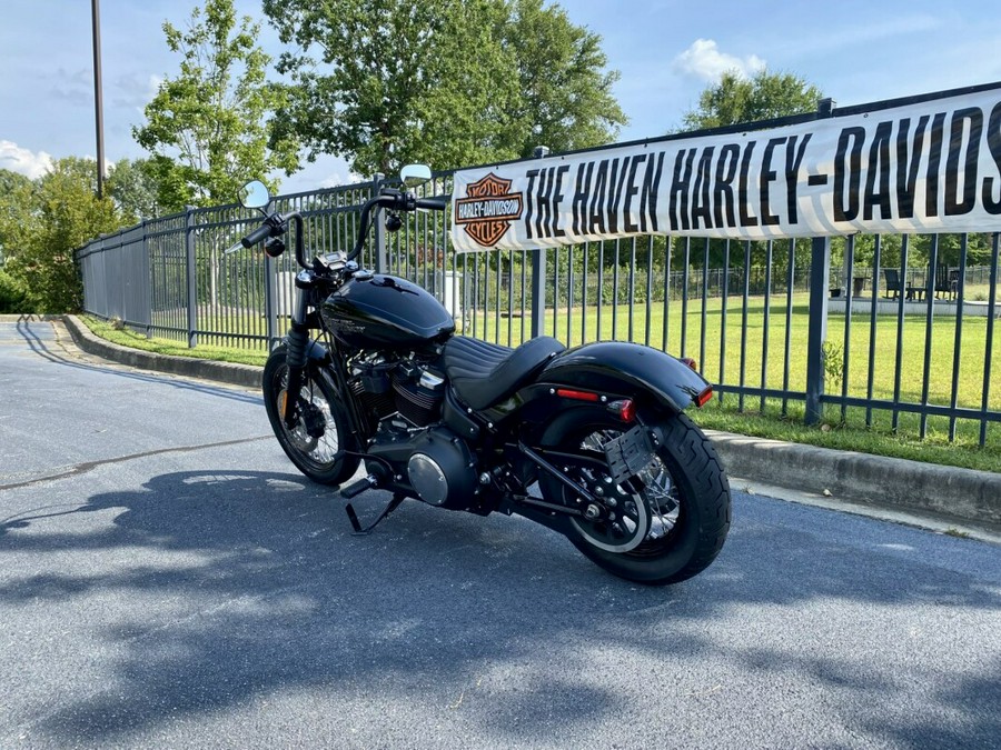 2018 Harley-Davidson® Street Bob® Vivid Black