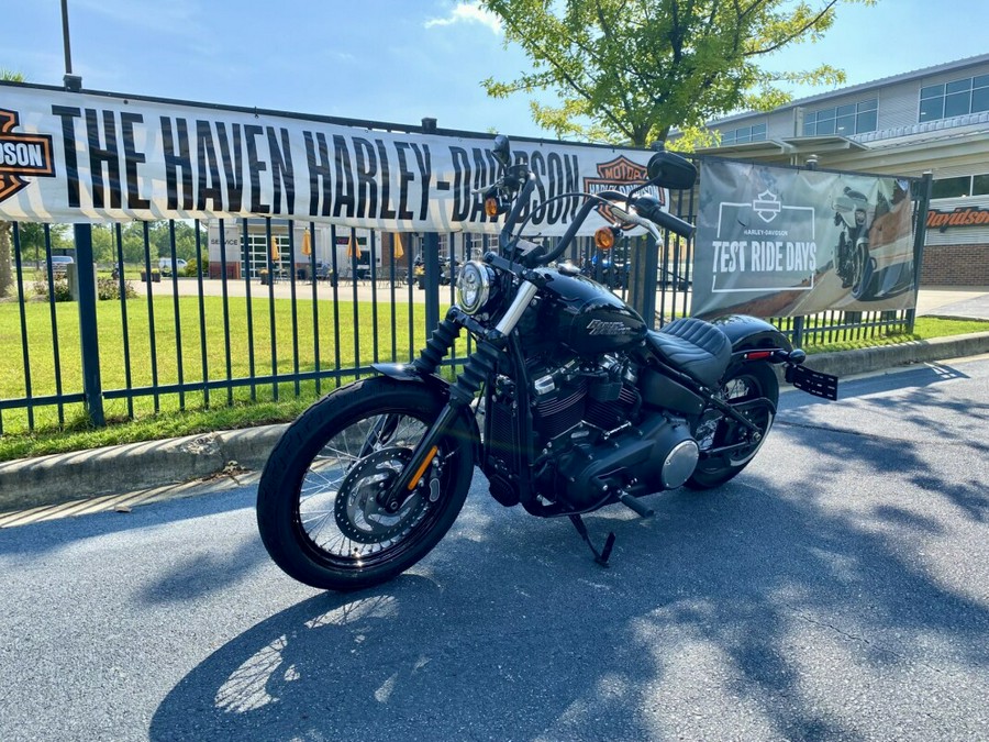 2018 Harley-Davidson® Street Bob® Vivid Black