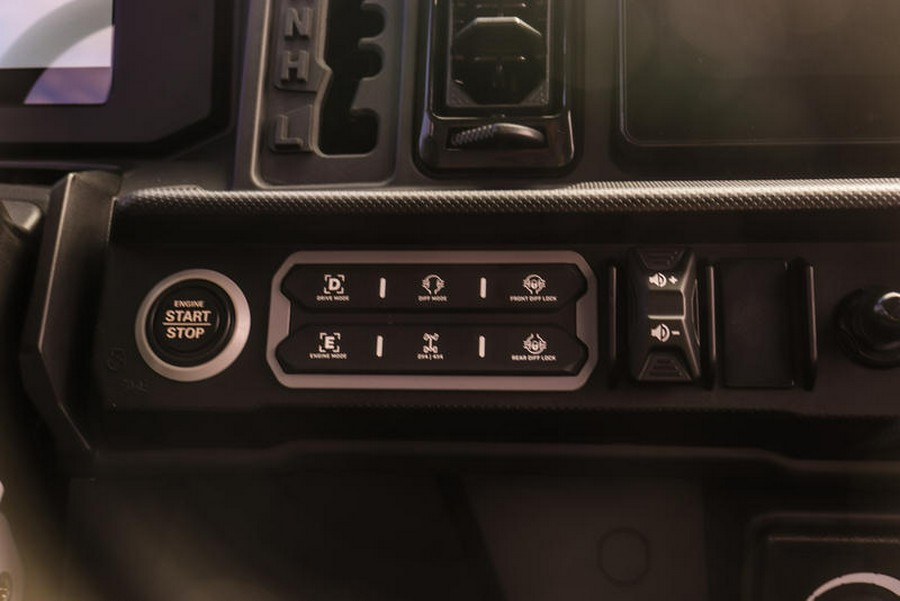 2026 Can-Am® Defender MAX Limited HD11 Desert Tan & Carbon Black