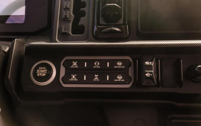 2026 Can-Am® Defender MAX Limited HD11 Desert Tan & Carbon Black