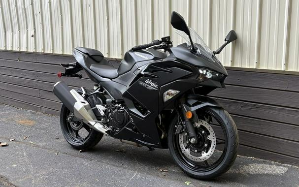 2026 Kawasaki Ninja® 500 ABS Metallic Flat Spark Black