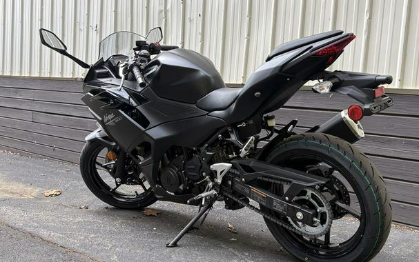 2026 Kawasaki Ninja® 500 ABS Metallic Flat Spark Black