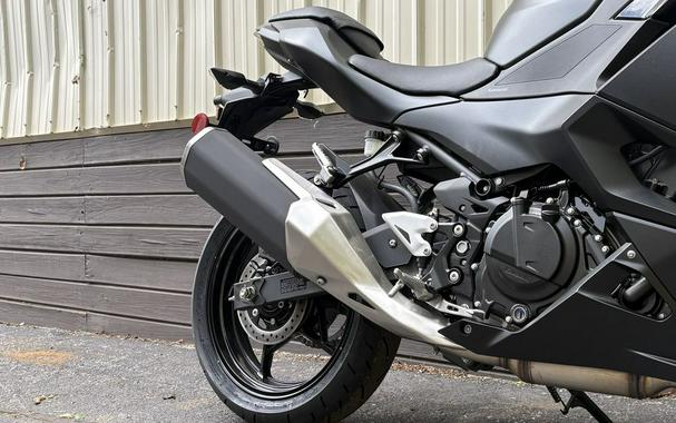 2026 Kawasaki Ninja® 500 ABS Metallic Flat Spark Black