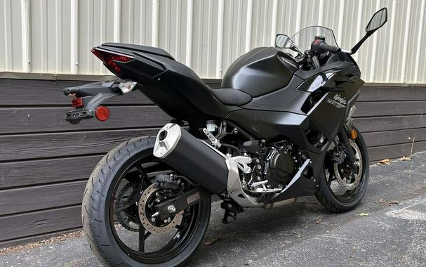 2026 Kawasaki Ninja® 500 ABS Metallic Flat Spark Black