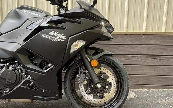 2026 Kawasaki Ninja® 500 ABS Metallic Flat Spark Black