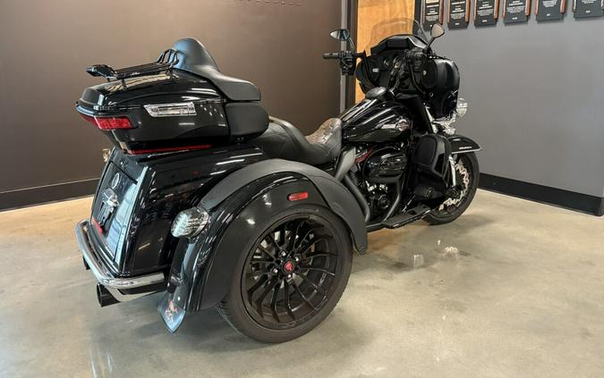 2022 Harley-Davidson® Tri Glide® Ultra Vivid Black