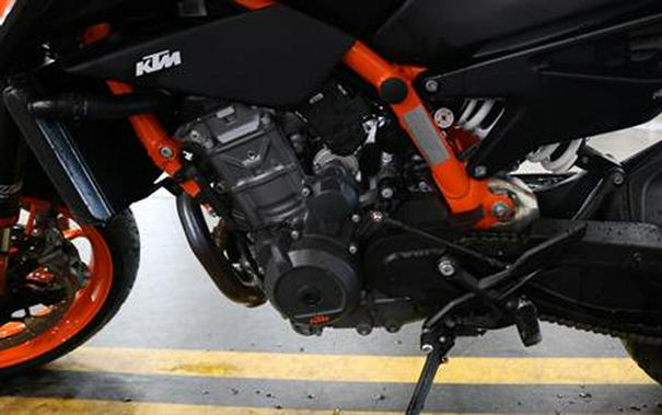 2023 KTM 890 Duke R