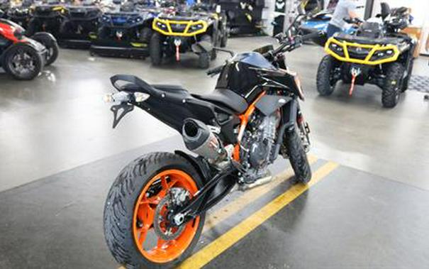 2023 KTM 890 Duke R