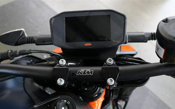 2023 KTM 890 Duke R