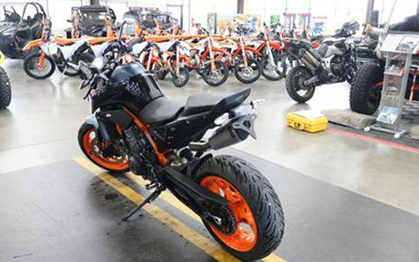 2023 KTM 890 Duke R