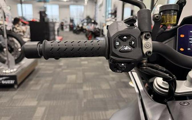 2025 Moto Guzzi V100 Mandello