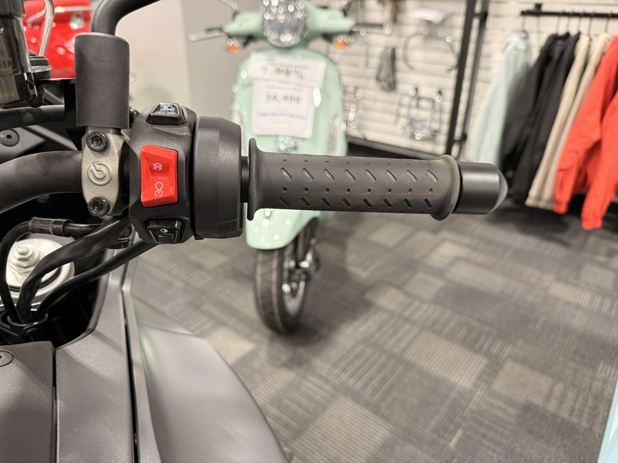 2025 Moto Guzzi V100 Mandello