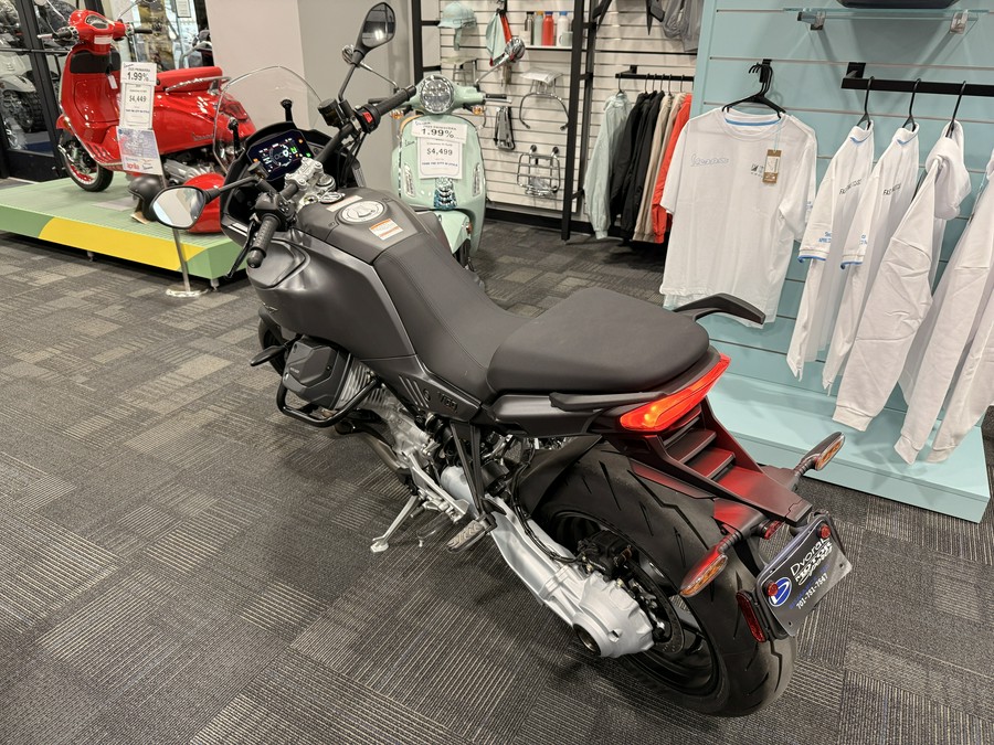 2025 Moto Guzzi V100 Mandello