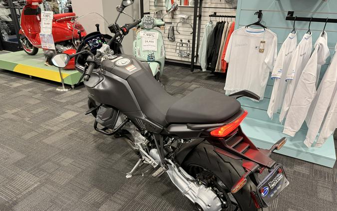 2025 Moto Guzzi V100 Mandello