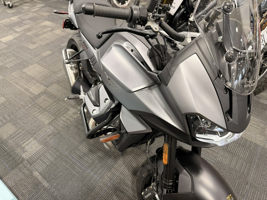 2025 Moto Guzzi V100 Mandello