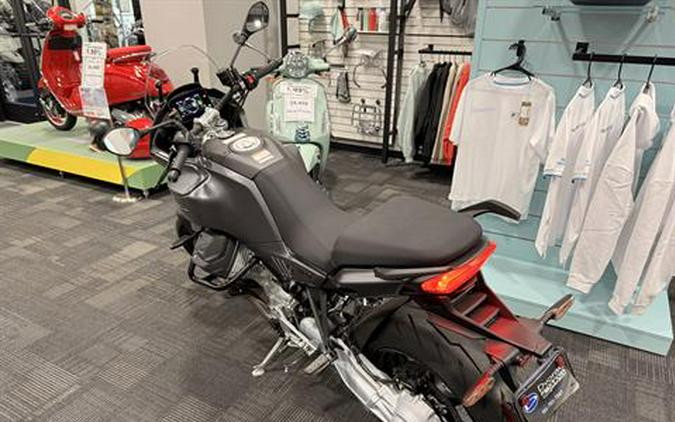 2025 Moto Guzzi V100 Mandello