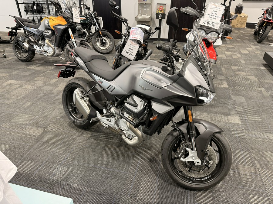 2025 Moto Guzzi V100 Mandello