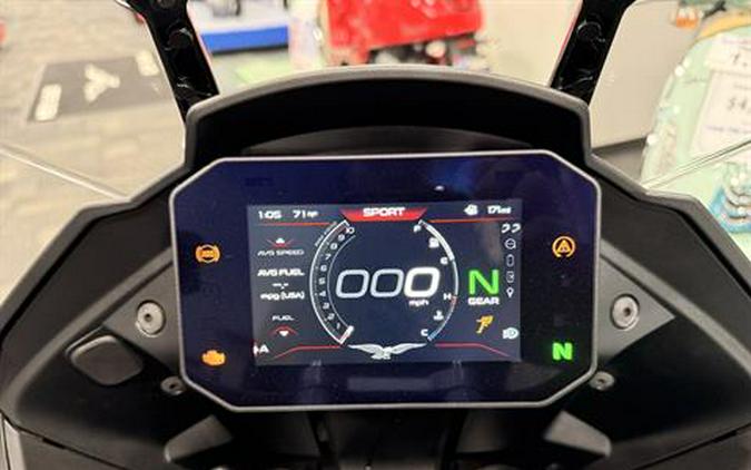 2025 Moto Guzzi V100 Mandello