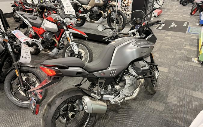 2025 Moto Guzzi V100 Mandello
