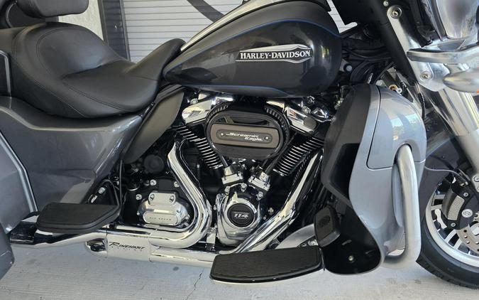 2021 Harley-Davidson® Tri Glide® Ultra Gauntlet Gray Metallic/Vivid Black