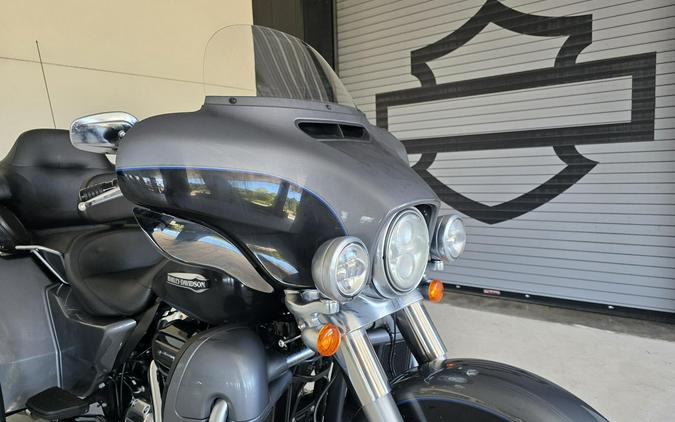 2021 Harley-Davidson® Tri Glide® Ultra Gauntlet Gray Metallic/Vivid Black