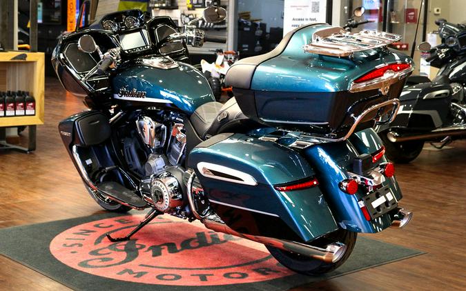 2026 Indian Motorcycle® Pursuit® Limited 112 w/PowerBand Audio Cascade Green with Black Metallic