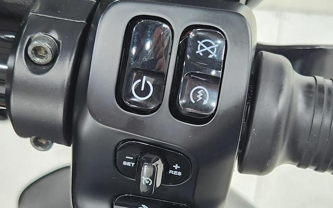 2023 Indian Motorcycle® Roadmaster® Dark Horse® Black Smoke