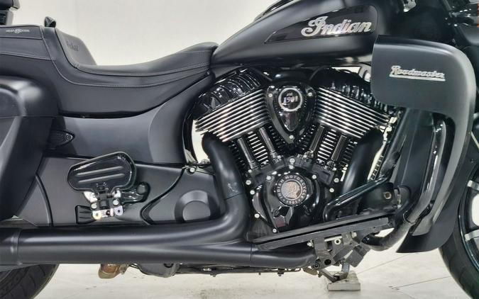 2023 Indian Motorcycle® Roadmaster® Dark Horse® Black Smoke