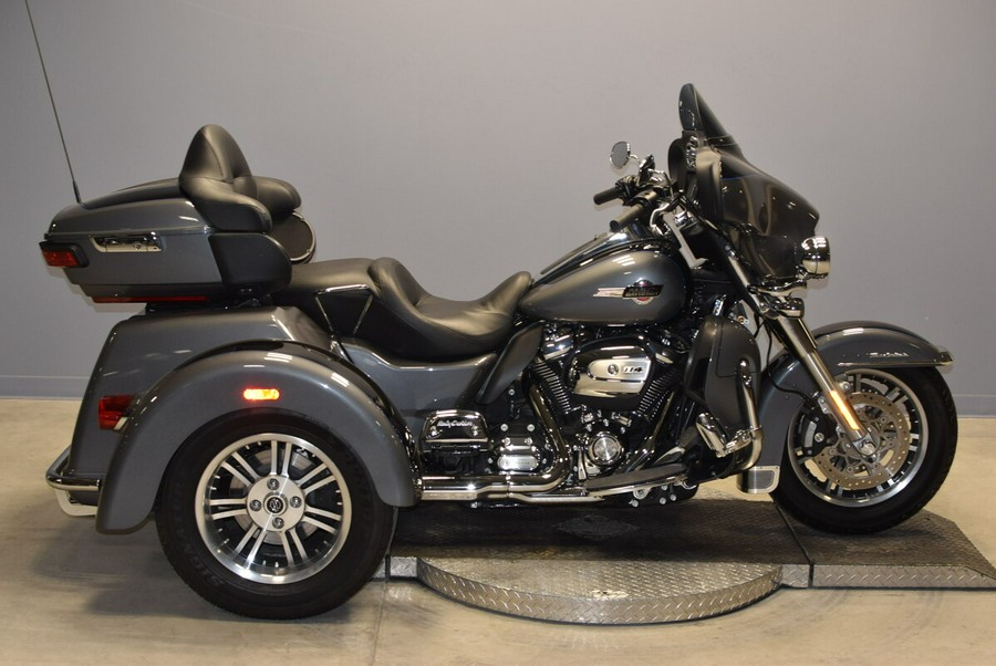 2022 Harley-Davidson Tri Glide Ultra FLHTCUTG