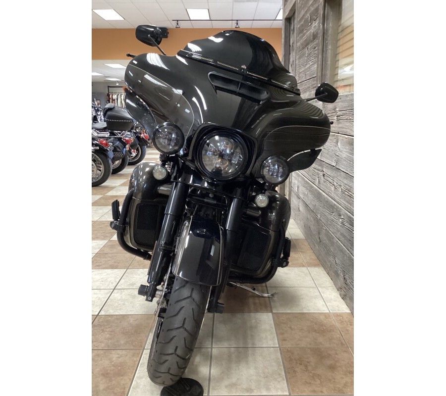 2020 Harley-Davidson® Ultra Limited River Rock Gray/Vivid Black