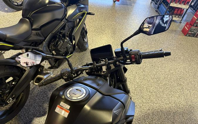 2026 Honda CB750 Hornet E-Clutch