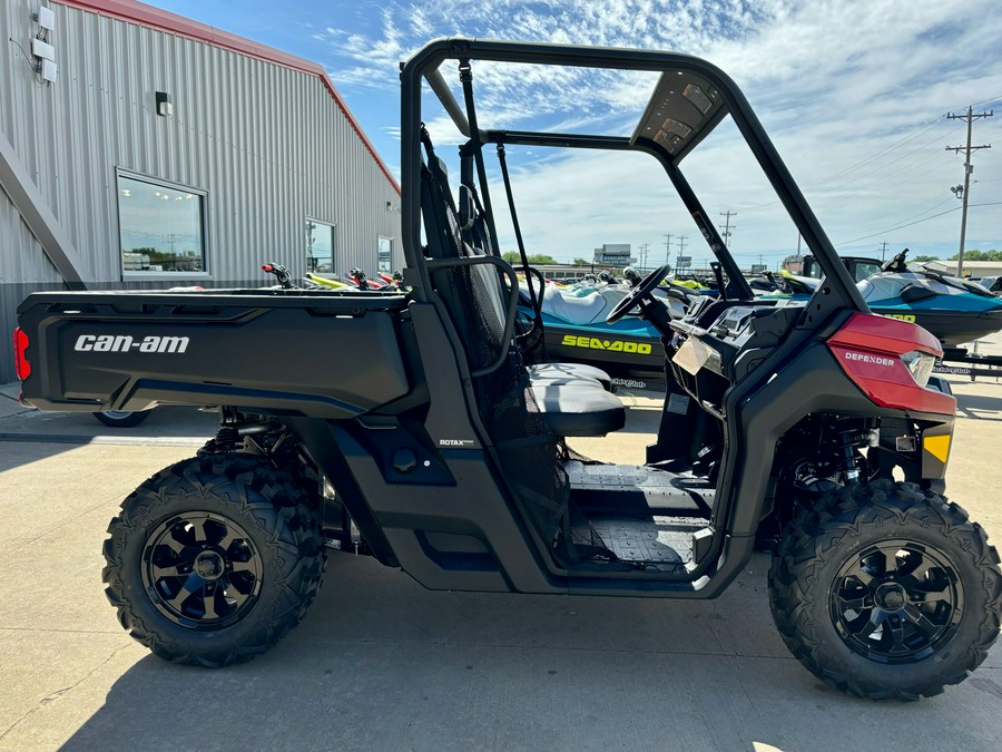 2024 Can-Am™ Defender DPS HD9