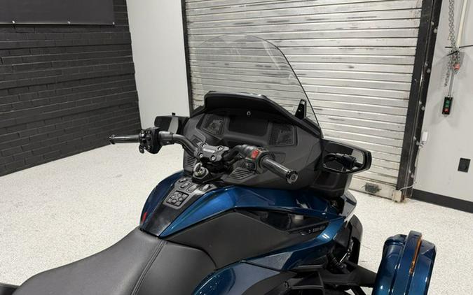 2023 Can-Am Spyder RT Limited Dark Wheels