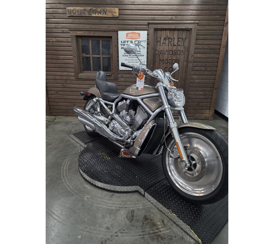 2004 Harley-Davidson® V-Rod® GOLD/BLACK W/PINSTRIPE